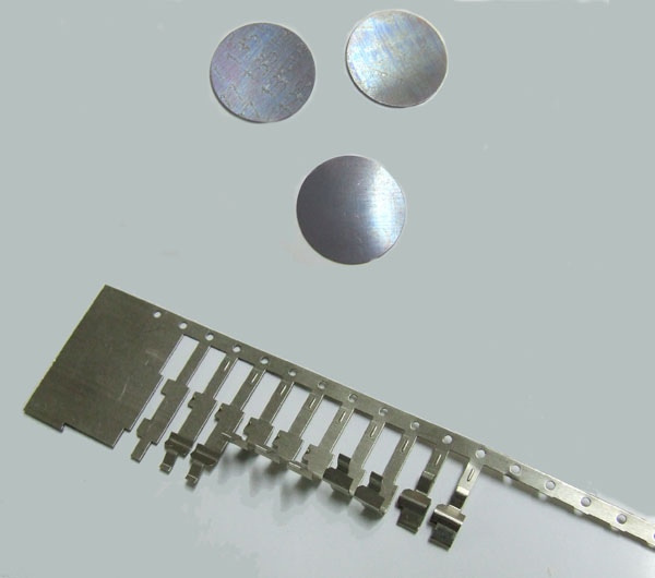 Приклади  штамповок контактів в ланцюжок  та тарільчатих пружин